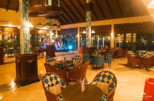 Grand Palladium Punta Cana Resort Spa bar